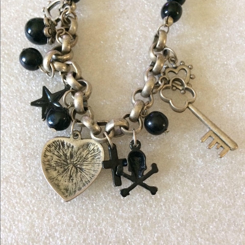 Vintage black beads charms necklace - Picture 3 of 3